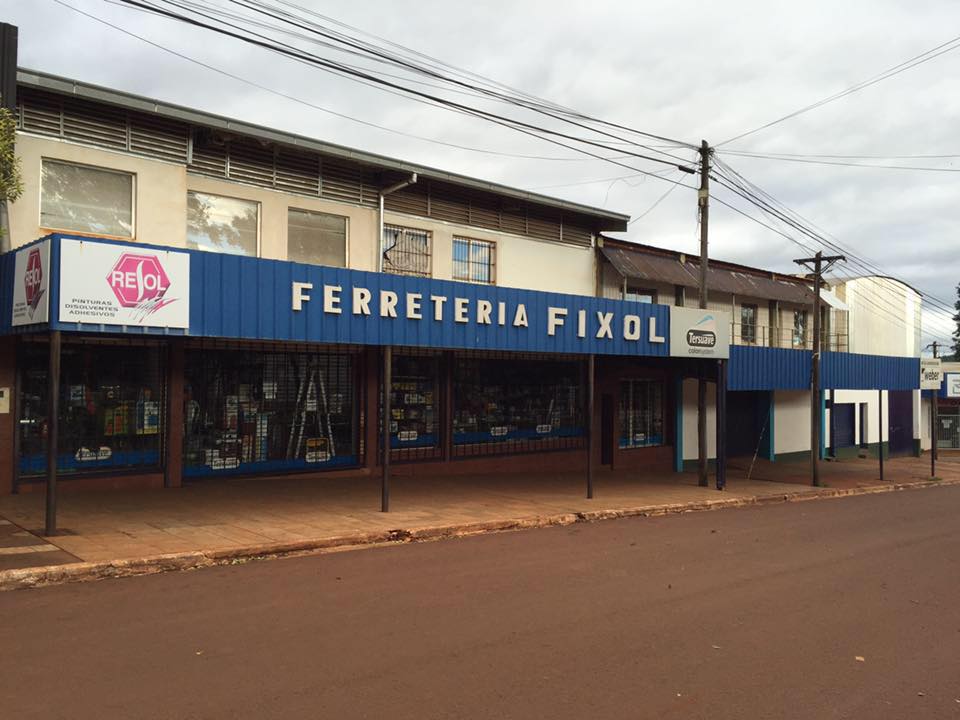 Frente del local de Ferretería Fixol II en Puerto Esperanza